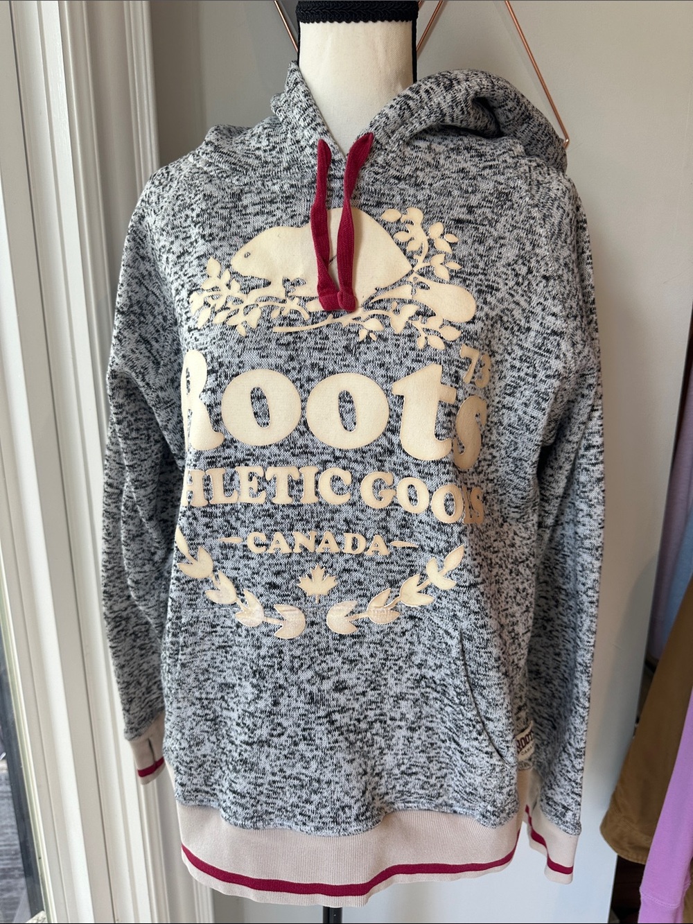 ROOTS Cabin Heather Gray Marled Hoodie Sweater Sweatshirt Ivory Red Logo Large
